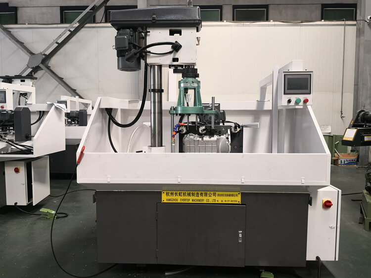 汽车零配件油底壳攻丝加工