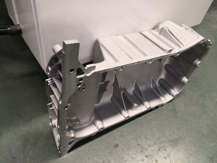 汽车零配件油底壳攻丝加工