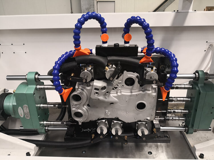 汽车零部件链轮壳攻丝加工