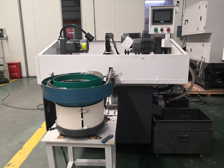 震动盘自动上下料加工案例:零件钻孔攻牙倒角加工